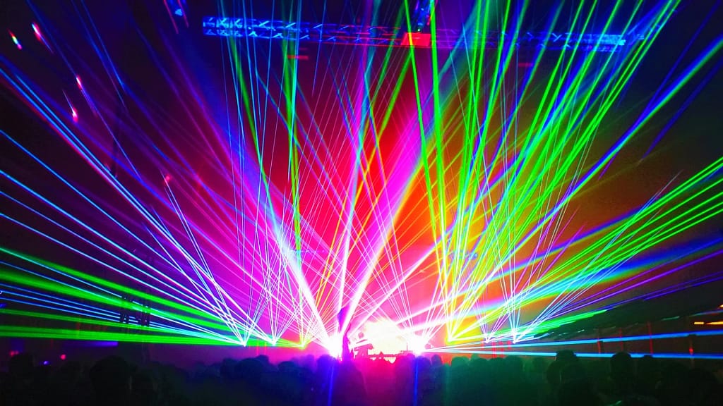 spettacolo luminoso con laser